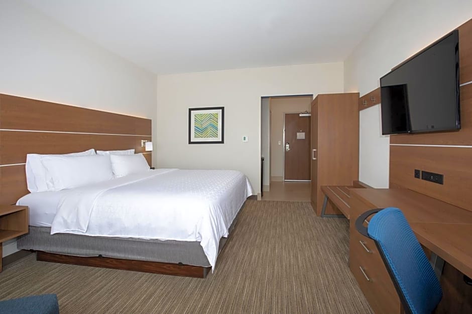 Holiday Inn Express & Suites - Goodland I-70 By IHG