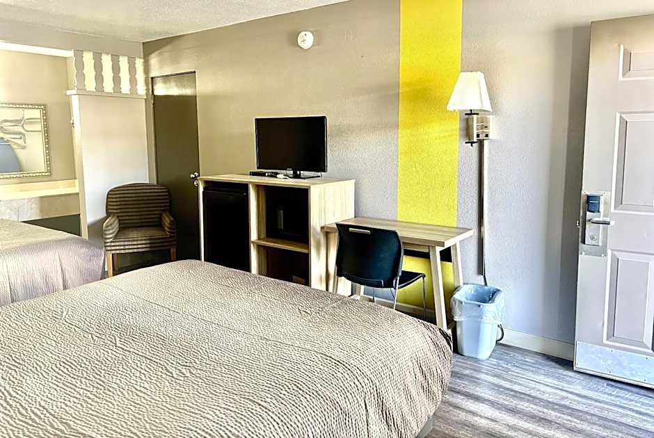 Super 8 by Wyndham Albuquerque Downtown