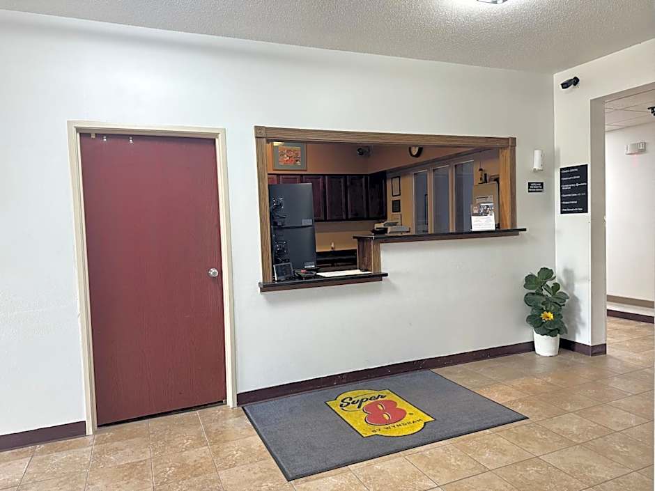 Super 8 by Wyndham Mason City