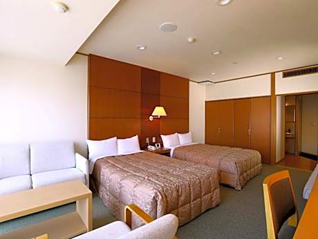 Twin Room with Shared Bathroom - Non-Smoking