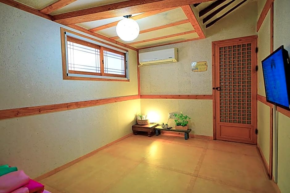 Hanulgiwa Hanok Stay