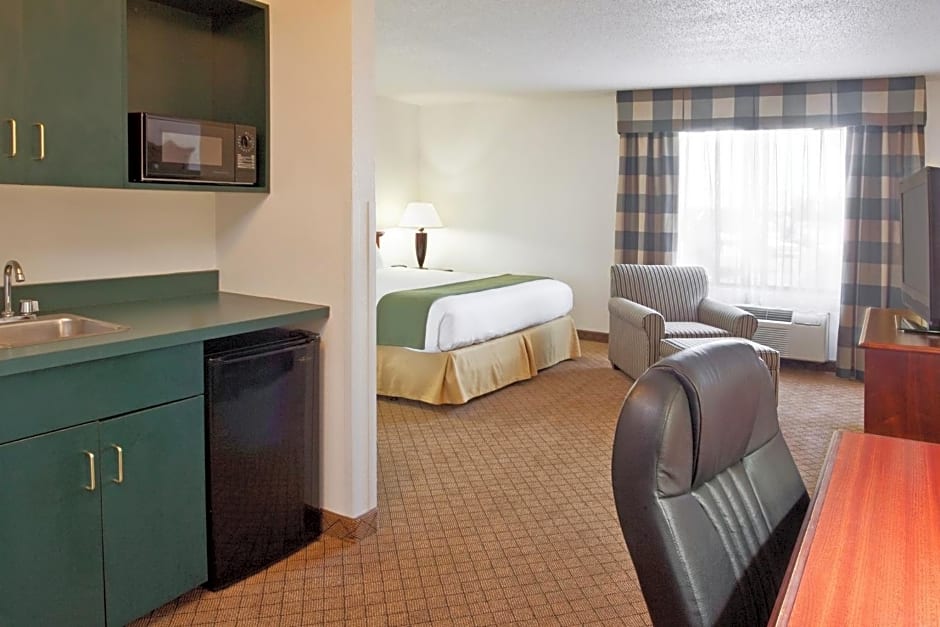 Holiday Inn Express Hotel And Suites Alliance