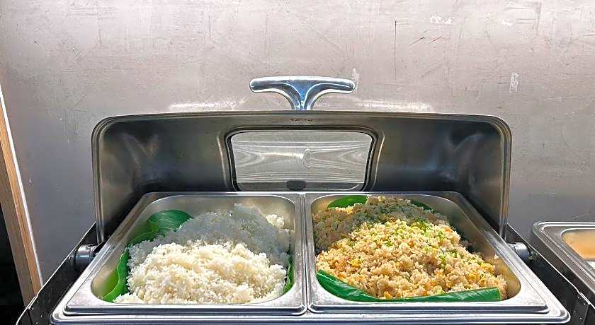 12 The Residence Hotel & Apartment