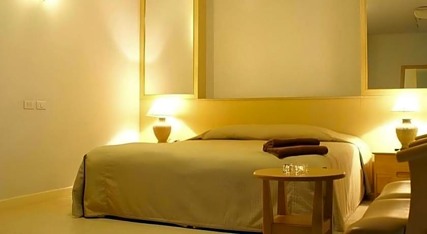 Diamond City Place Hotel