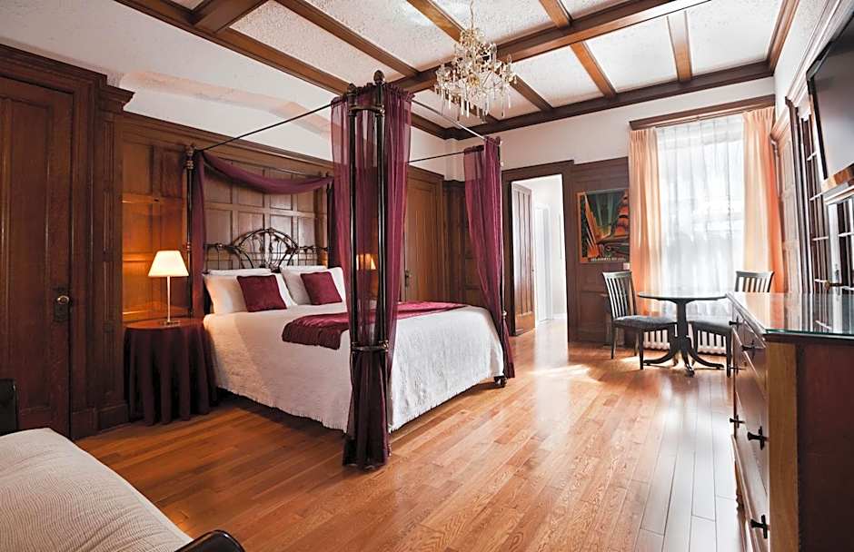 Photo 1 of 7 of Premium Suite