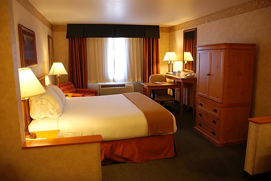 Holiday Inn Express Hotel & Suites Raton By IHG