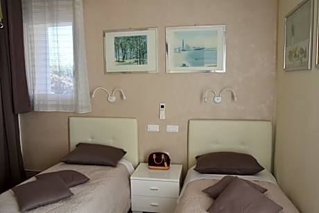 Twin Room with Private Bathroom