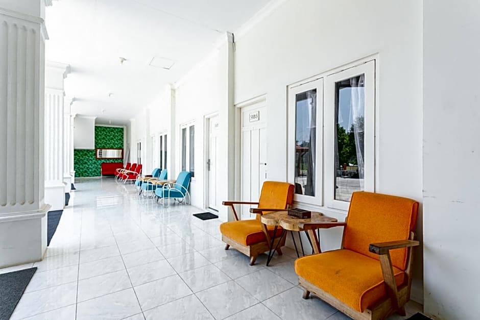 RedDoorz near Grojogan Sewu Tawangmangu