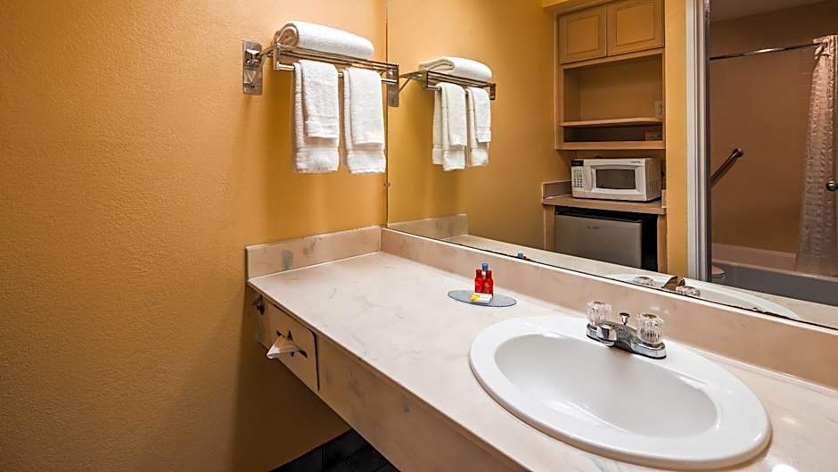 Quality Inn & Suites Fayetteville I-95