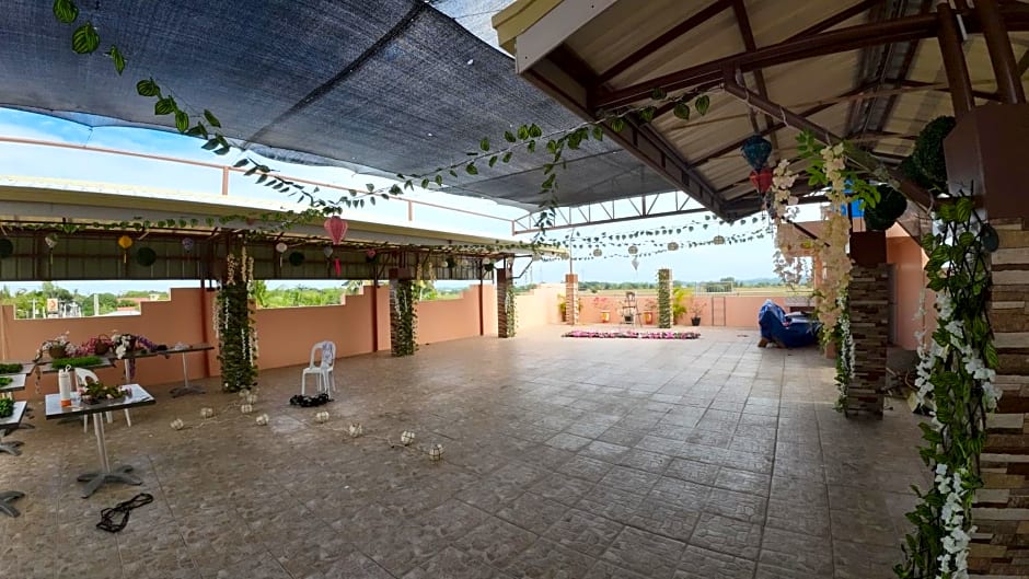 Queenslander Hotel and Restaurant