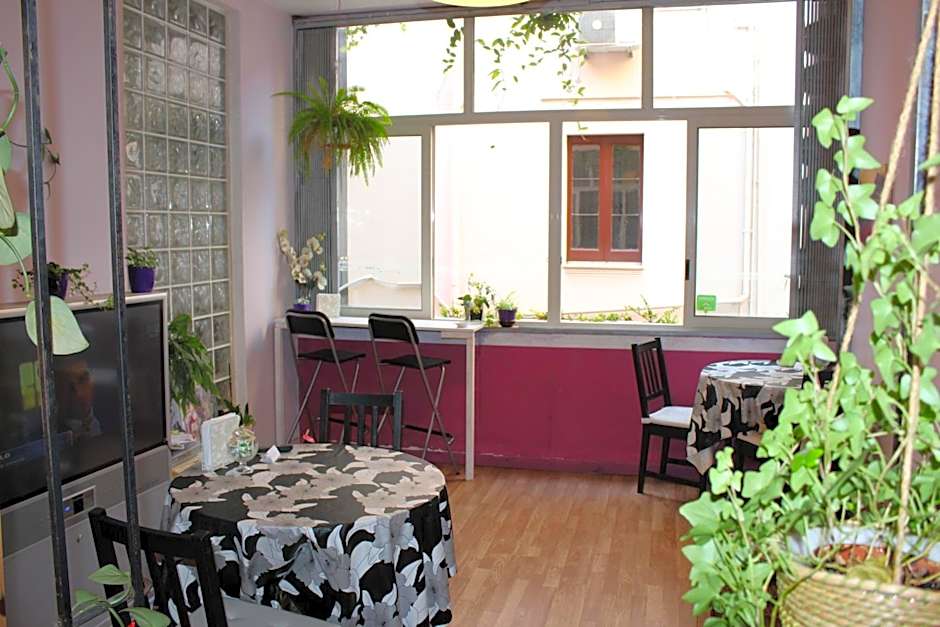 Aloi Rooms