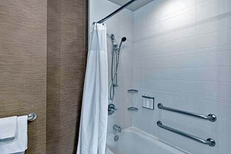 1 King Bed, Suite, Nonsmoking, Accessible