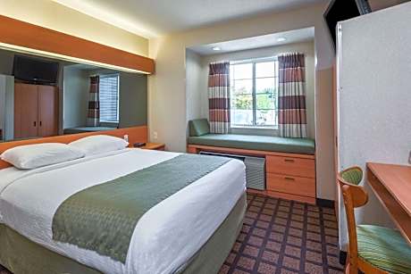 Queen Room - Non-Smoking