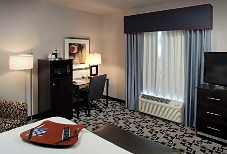 1 King Bed Nonsmoking