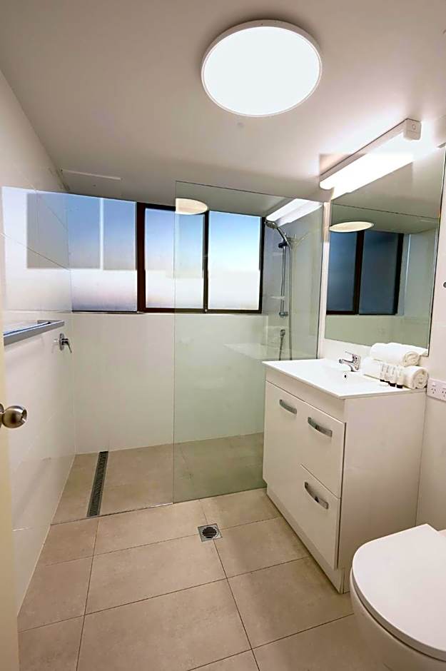 Broadwater Shores Waterfront Apartments
