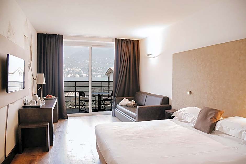 Bella Hotel & Restaurant with private dock for mooring boats