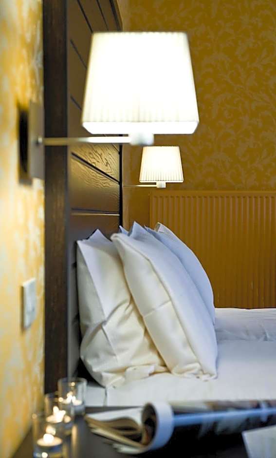 Flanders Hotel
