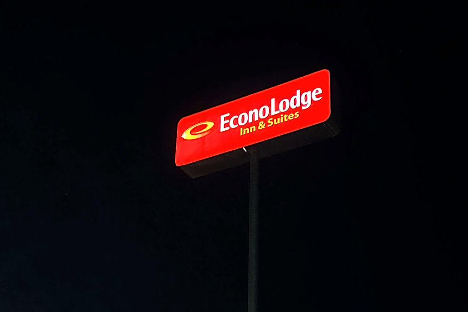 Econo Lodge Inn & Suites
