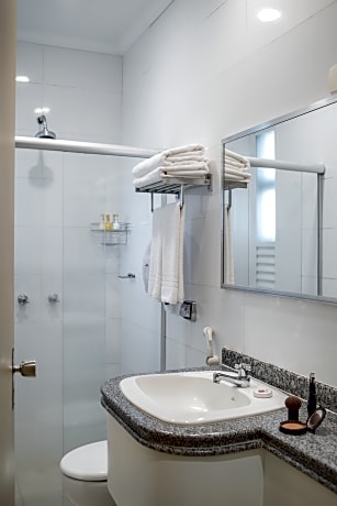 Standard double - 1 queen bed