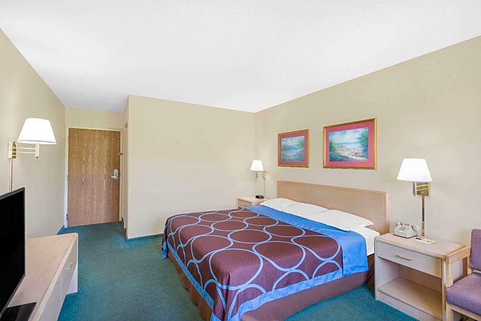 Super 8 by Wyndham Canandaigua