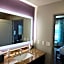 La Quinta Inn & Suites by Wyndham DFW Airport West - Euless