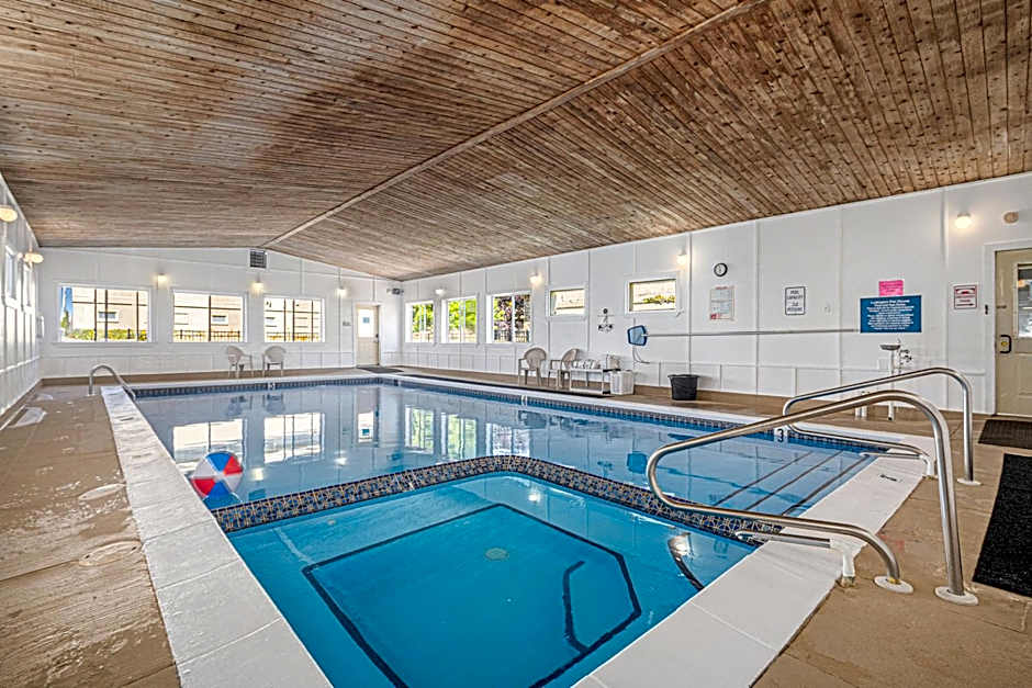 Ludington Pier House