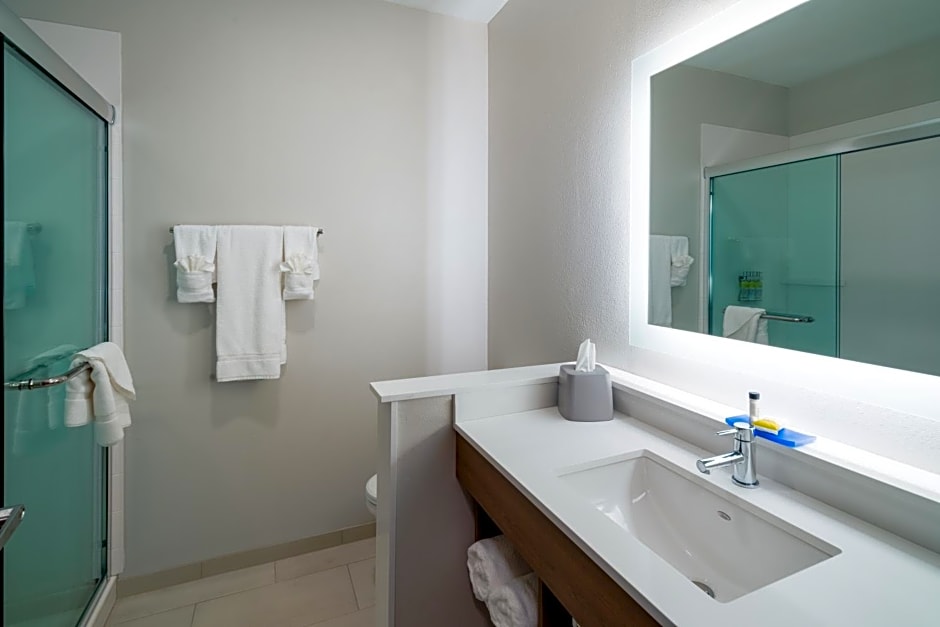 Holiday Inn Express & Suites St Peters By IHG