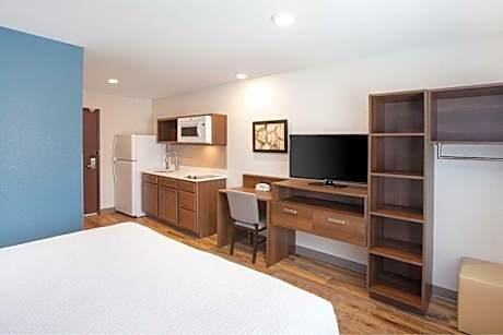 Queen Room with Two Queen Beds and Bath Tub - Non-Smoking