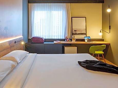 Luxury Apartment with 1 King-Bed