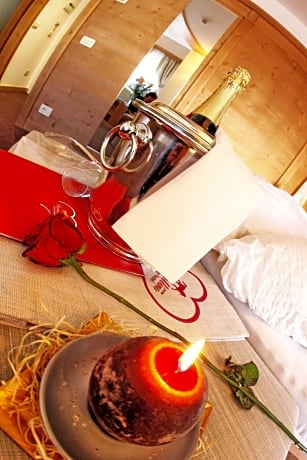 Junior Suite (2 Adults)