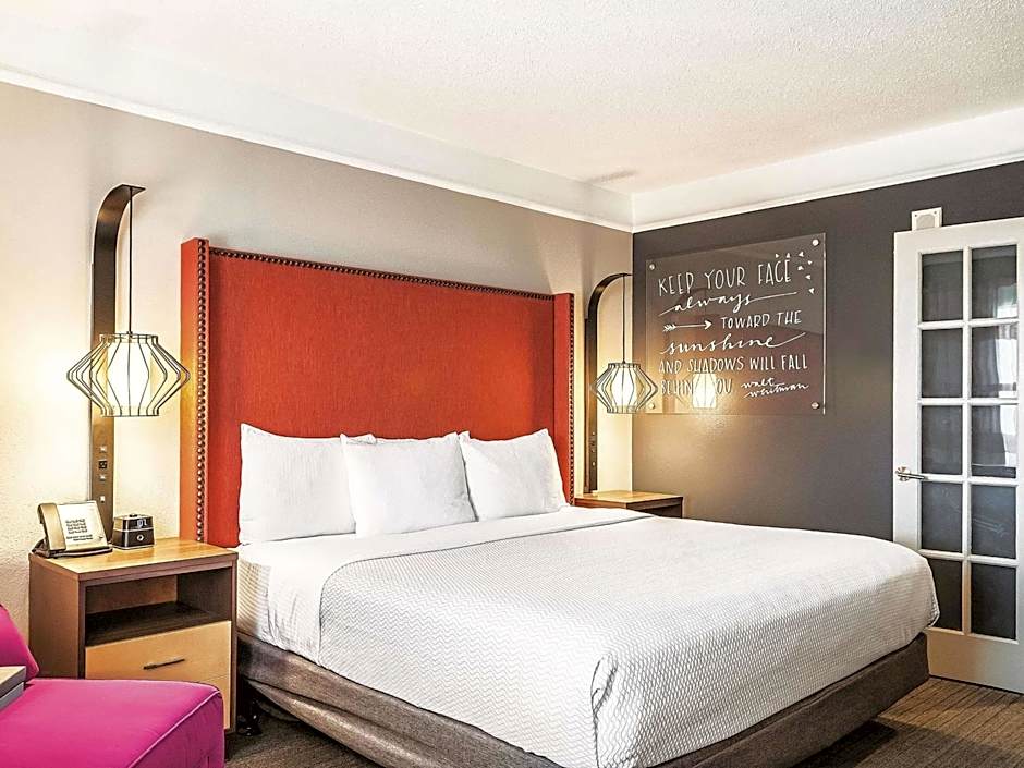 Photo 1 of 6 of Deluxe 1 King Bed with Sofabed Suite