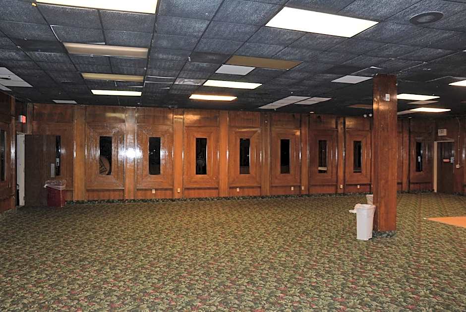 Lincoln Inn Express Hotel and Suites