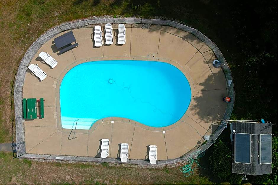 Colonial Motel