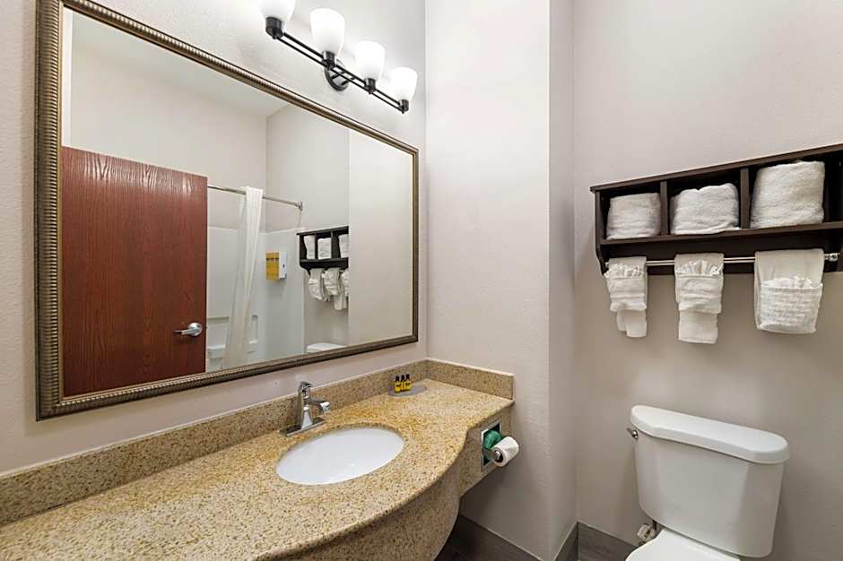 Best Western Plus Lake Dallas Inn & Suites
