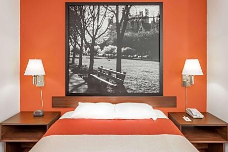 Queen Room - Mobility Access/Non-Smoking