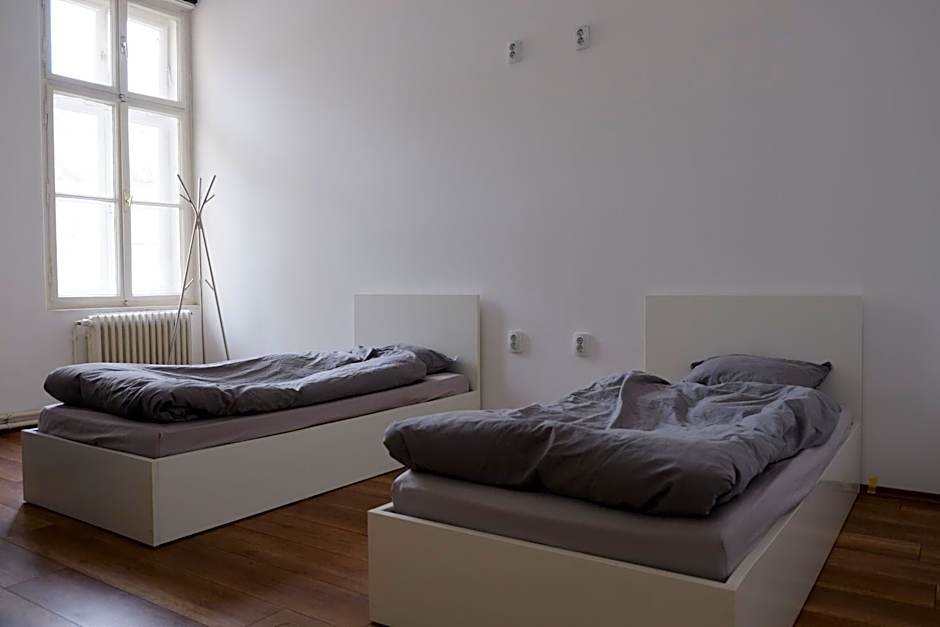 Lovecroatia Zagreb-'Paxnest' HOSTEL, No party! Cozy and quiet! Separated Men and women's Dormitory and Shower room! Indoor shoes provided! Lower beds with curtains for privacy! Maximum 4-5 beds per room! Fully prepared bed sheets! Have Laundry shop