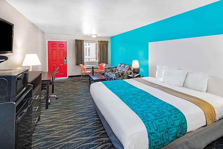 Howard Johnson by Wyndham Houston Hobby Airport