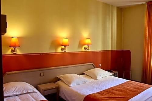 Foto 1 di 4 di Family Room (2 Adults + 3 Children)