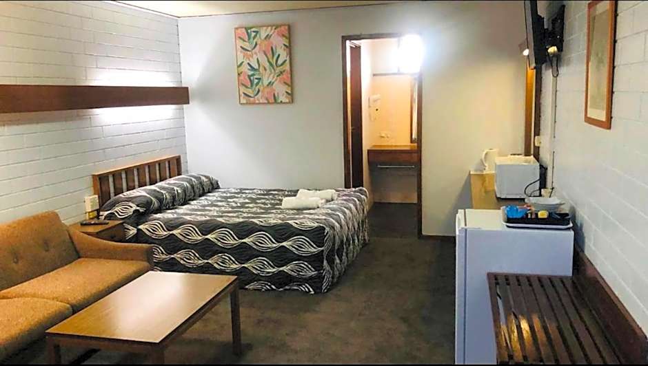 Century Motor Inn, Finley