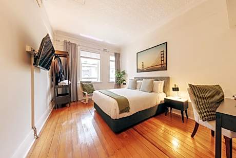 Deluxe Queen Room with Shared Bathroom