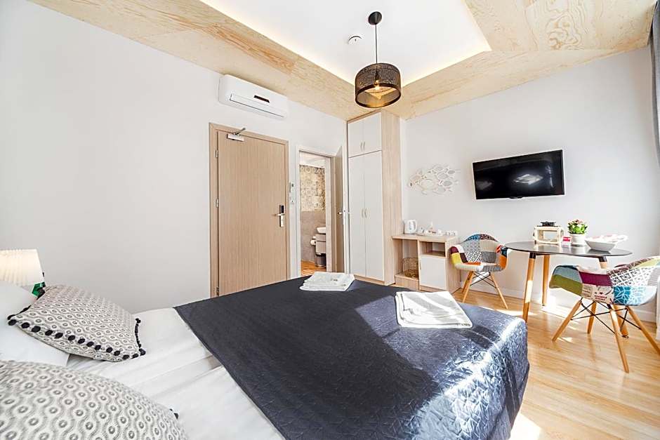 Six Suites, Old Town