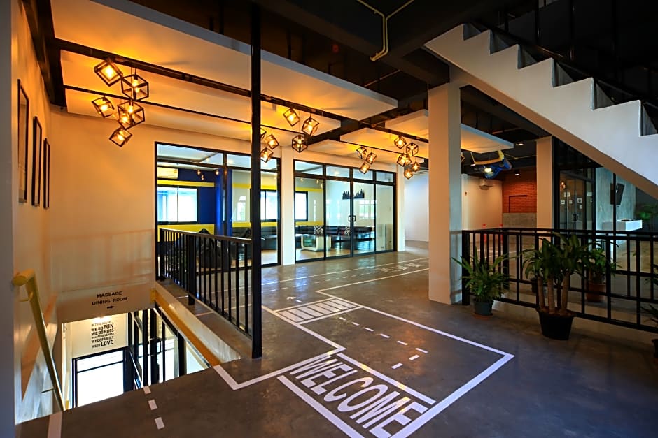 Tuk Tuk Hostel by ZUZU