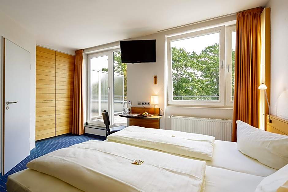 Photo 1 of 4 of 1 Double Bed or 2 Beds, Balcony