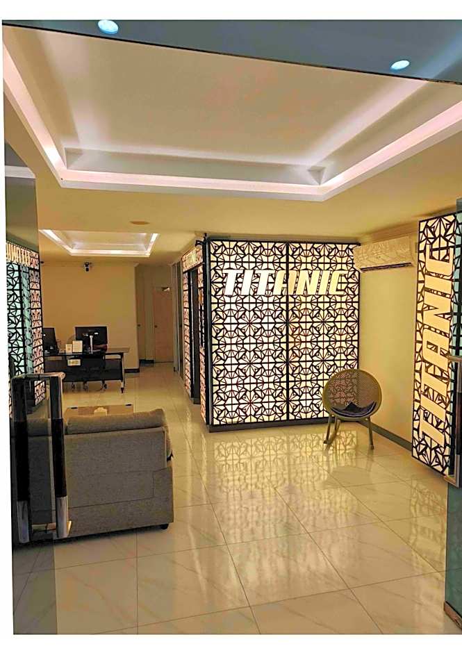 Titanic Residence-7 minute walk to the Beach