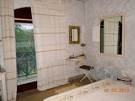 Deluxe Room (2 Adults + 1 Child)