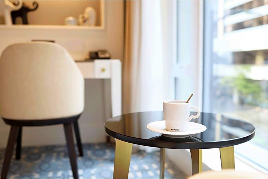 AZUR Legacy Collection Hotel