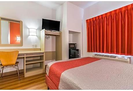 1 Full Bed