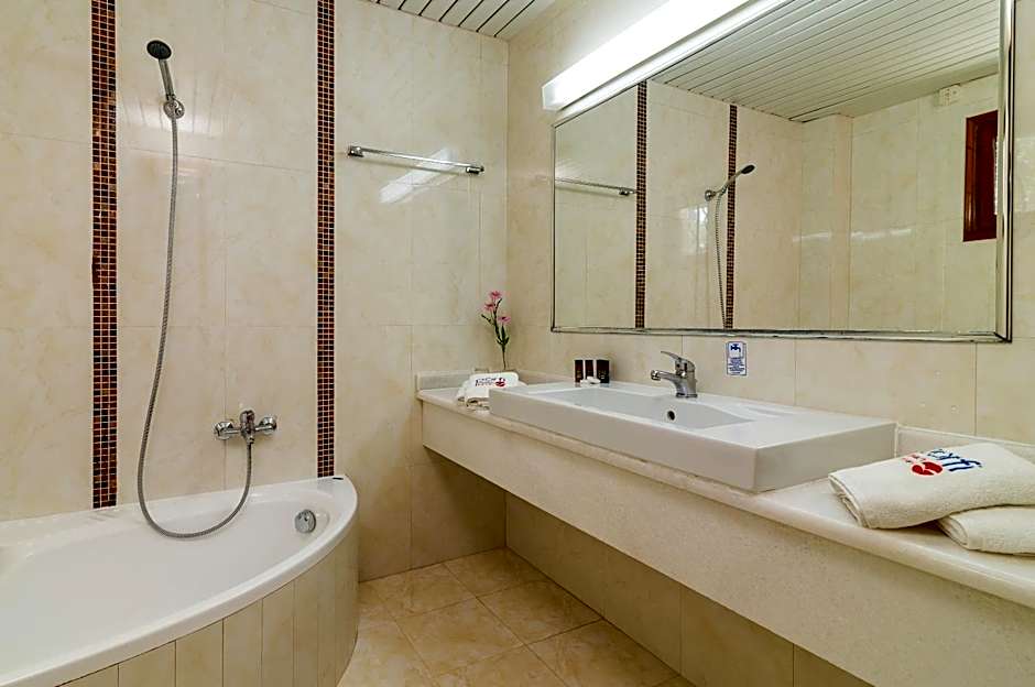 Porfi Beach Hotel