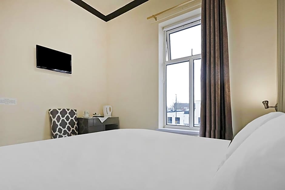 OYO The Baltimore Hotel