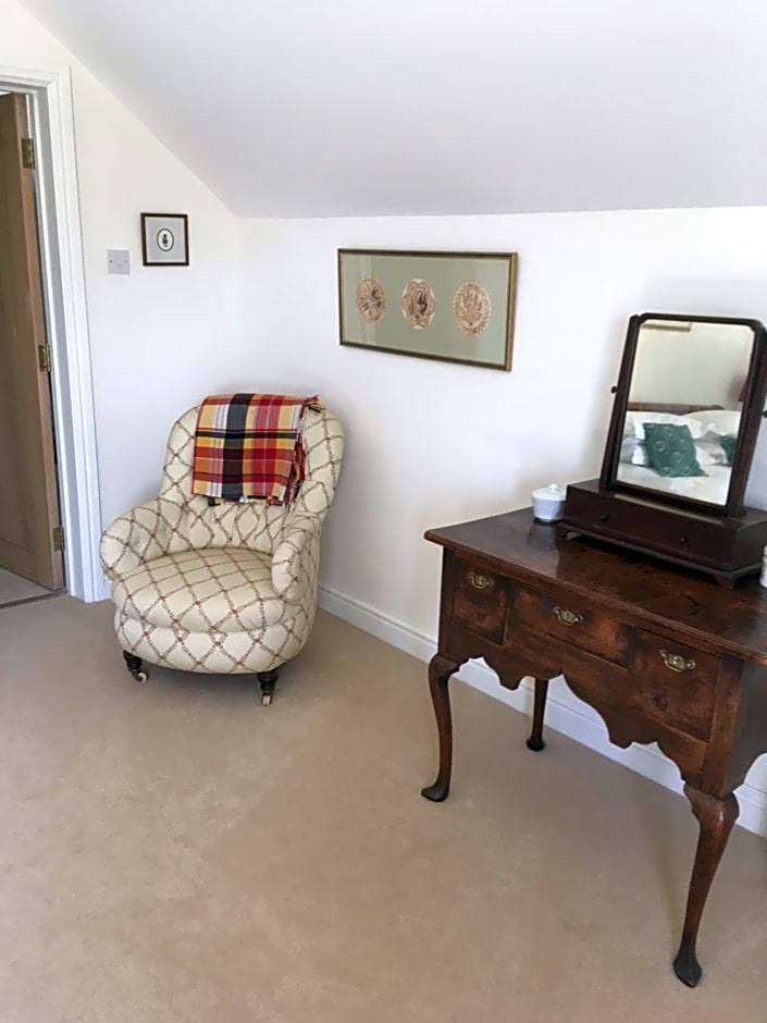 Field End House Strawberry Lane Meysey Hampton